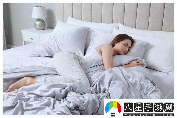 男女一起努力做豆?jié){不蓋被子