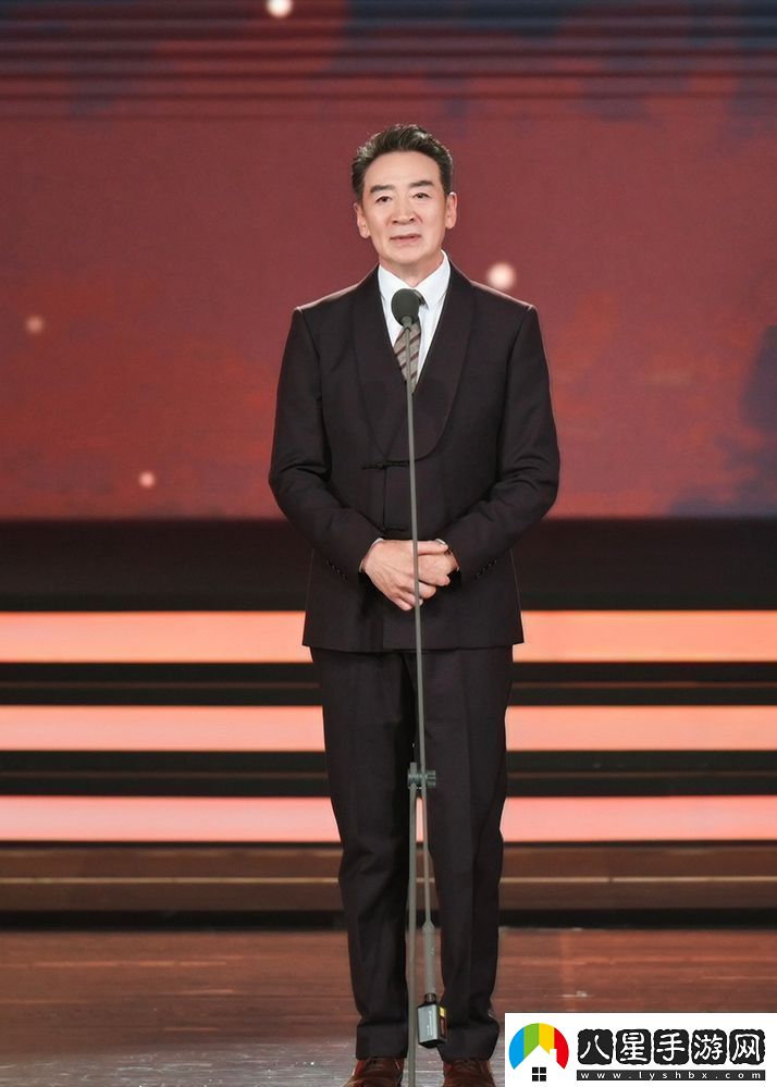 演員寇振海為“最佳青年劇集編輯”獲獎短片頒獎