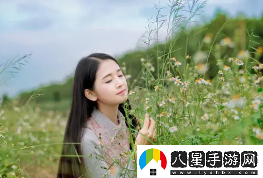 李氏被婢女扶著挨C