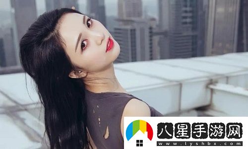 一面膜胸口一面吃下部位片段走紅